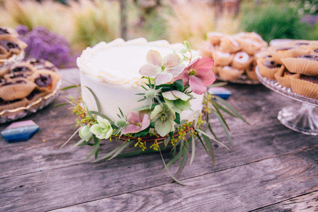 desert inspired wedding cake