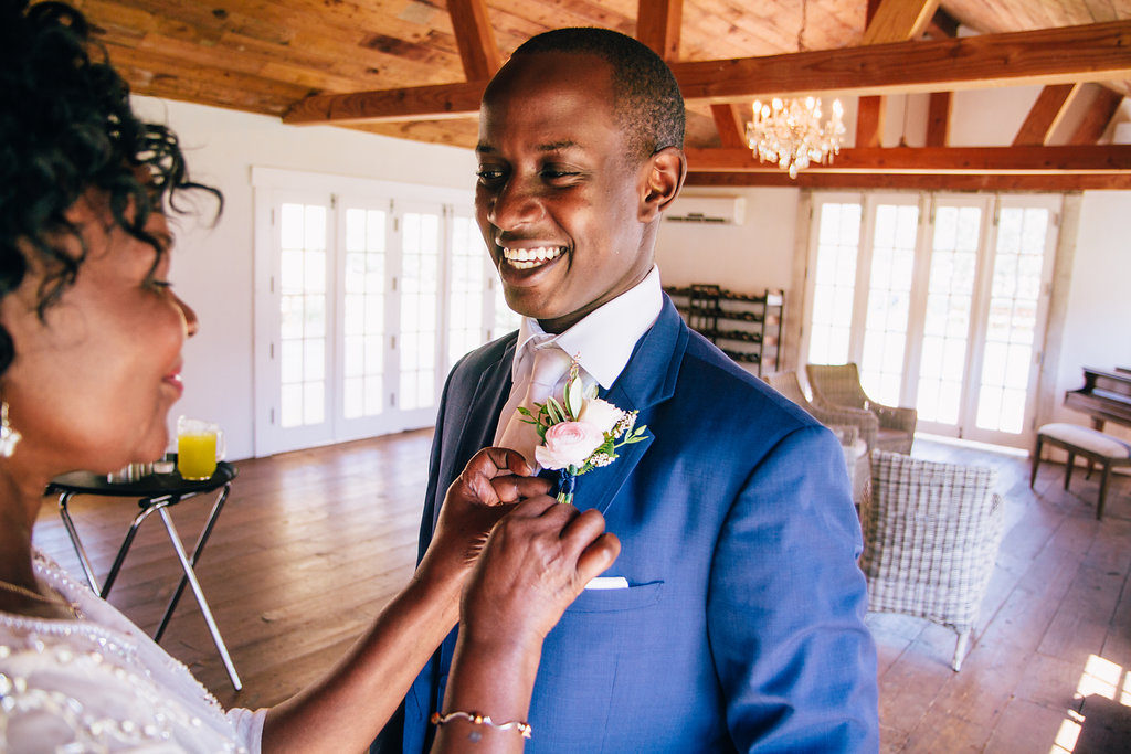 ways to include your mom in your wedding day