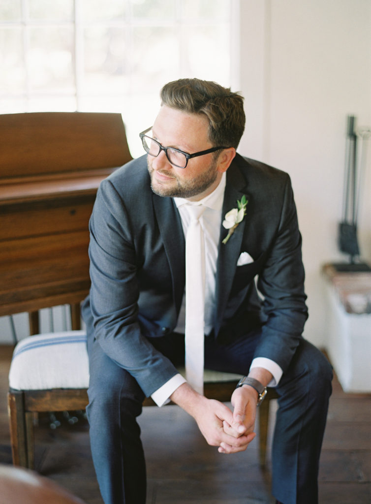 Grey groom's suit with a white shirt and tie