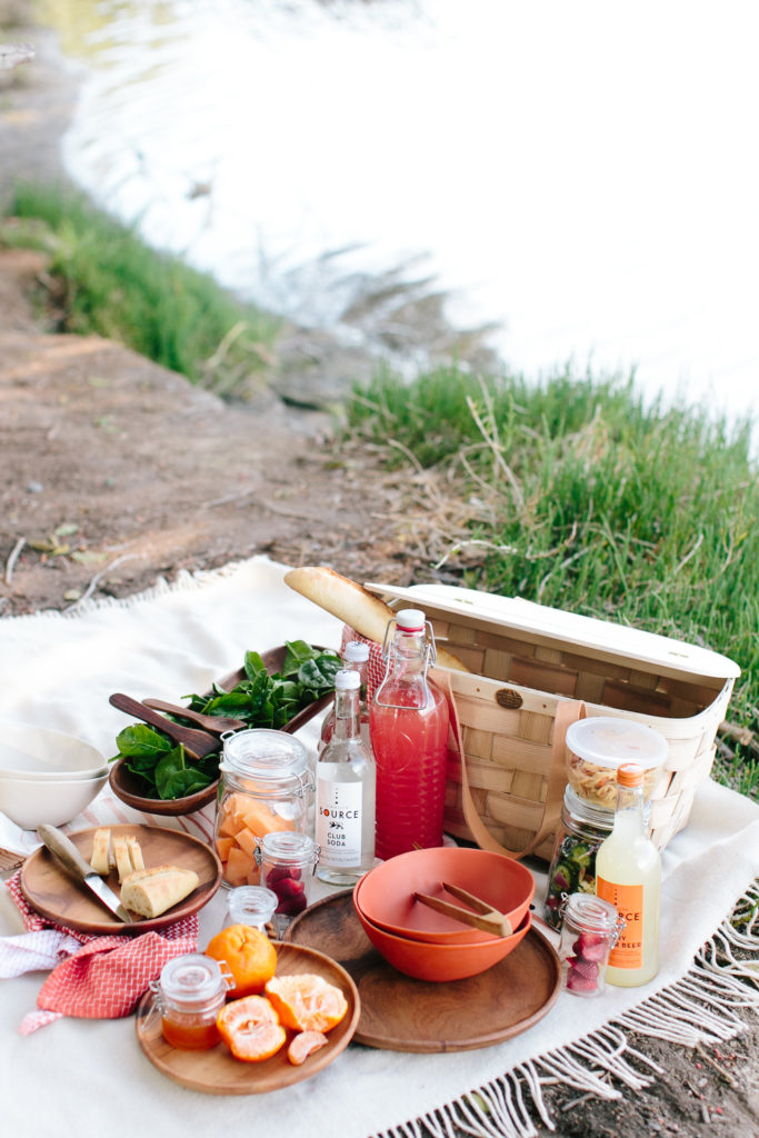 How to host a Labor Day BBQ Party without the stress, picnic set up