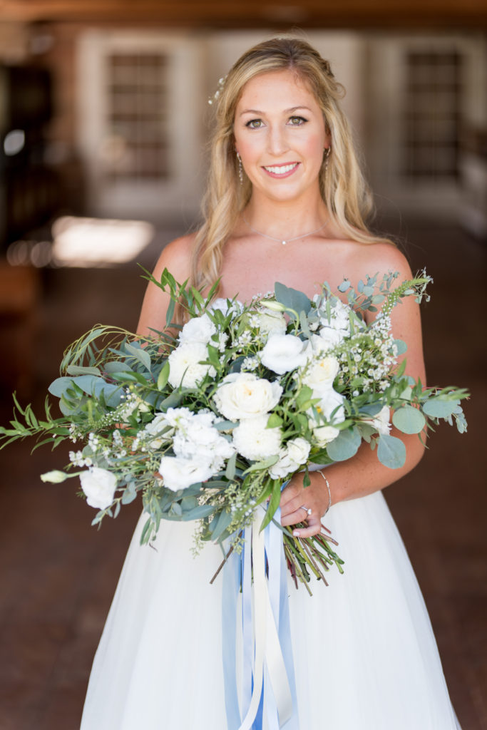 Elegant fall wedding at Triunfo Creek Vineyards, green and white bridal bouquet with blue ribbons, tips for planning a fall wedding