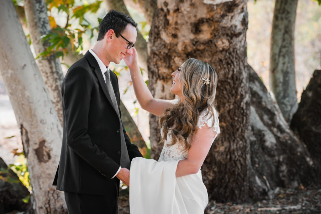 A simple and modern wedding at Triunfo Creek Vineyards, first look