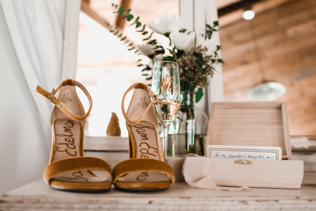 A simple and modern wedding at Triunfo Creek Vineyards, bridal details