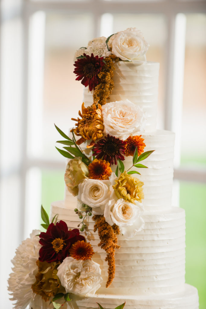 A simple and modern wedding ceremony at Triunfo Creek Vineyards, wedding cake