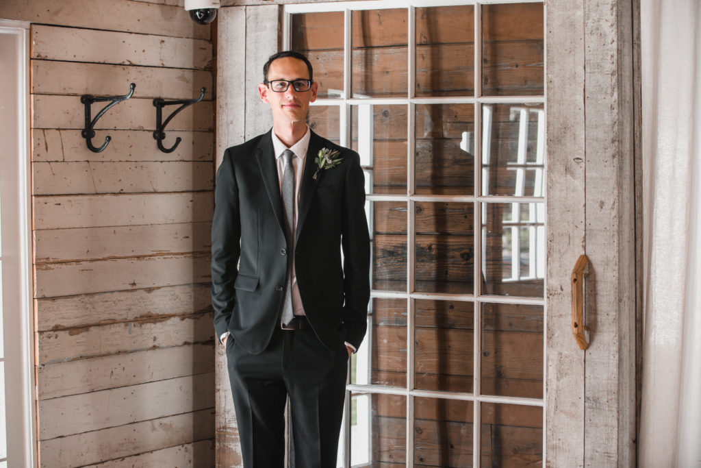 A simple and modern wedding at Triunfo Creek Vineyards, groom getting ready