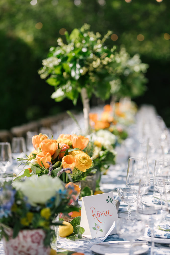 An Al Fresco Wedding reception at the Valley Hunt club, Italian inspired wedding reception, long family style table with blue tablecloth 