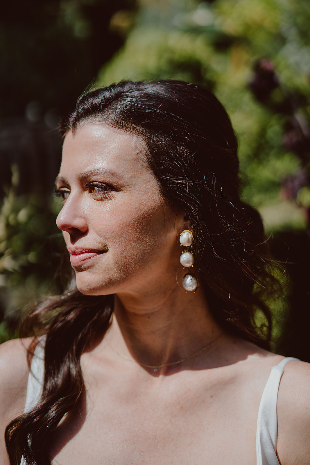 minimalist bride with large pearl drop earrings