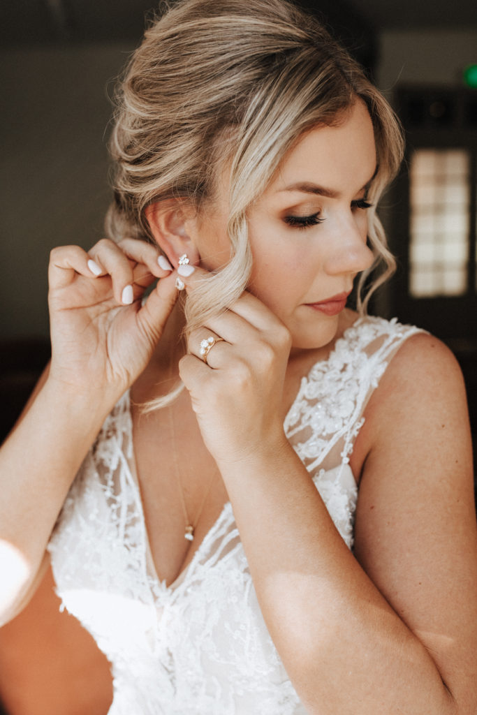 smoky brown bridal makeup with soft curled hair 