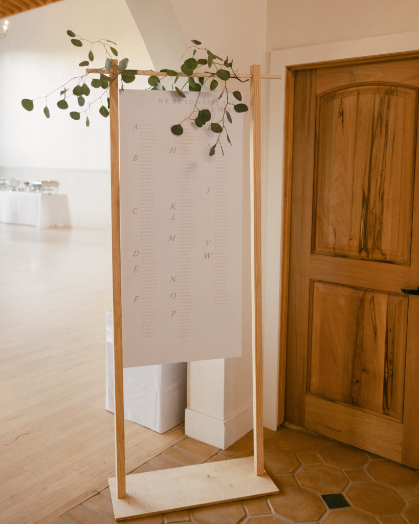 standing seating chart with vines