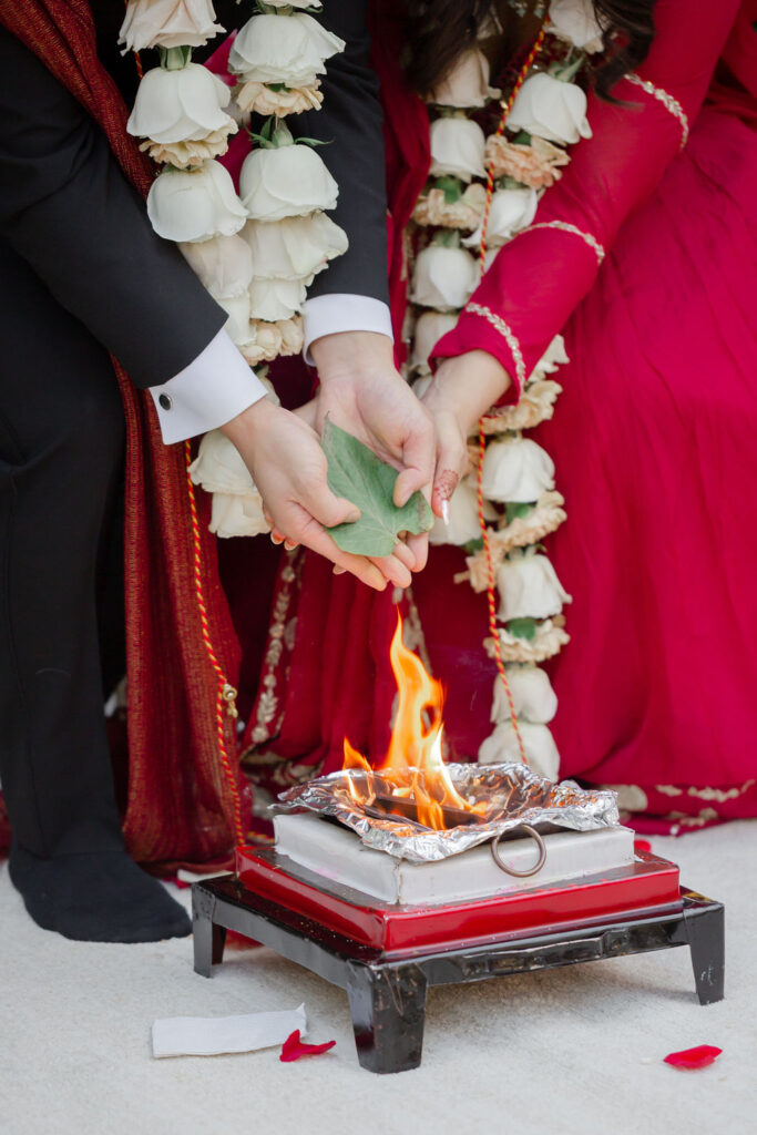 bride and groom Hindu fire ceremony 